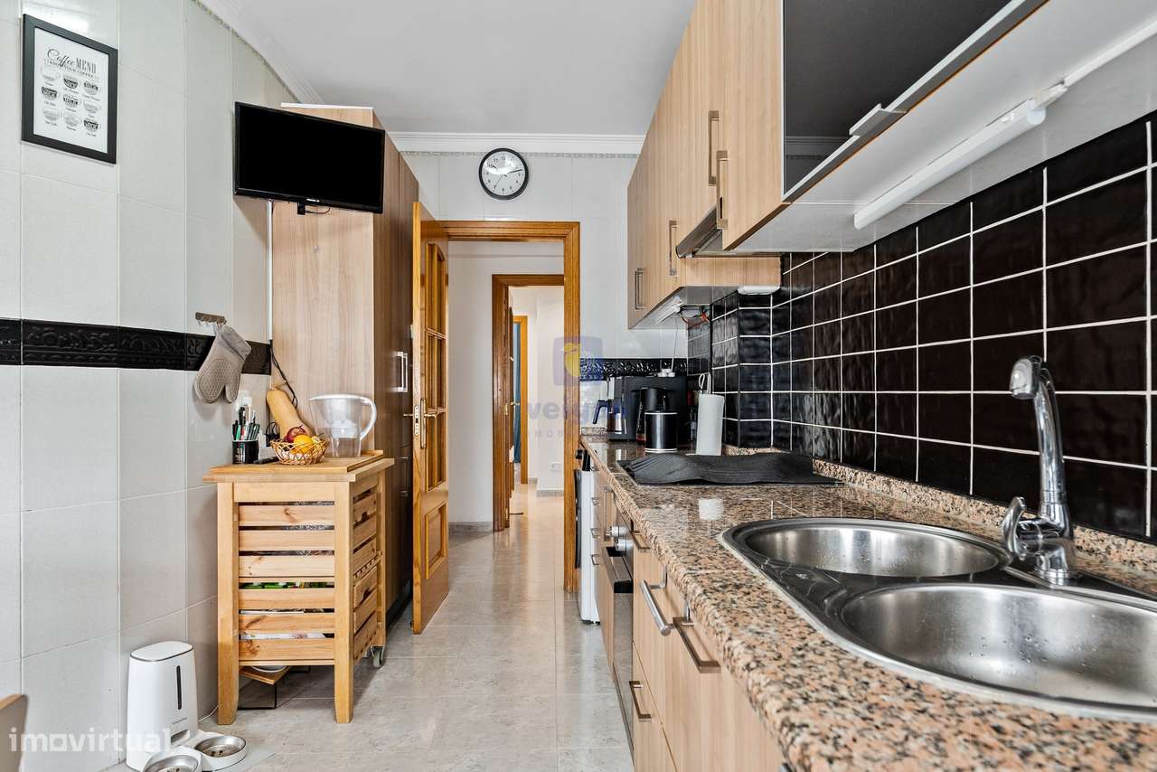 Apartamento T3 com garagem na Baixa da Banheira - Grande imagem: 2/28