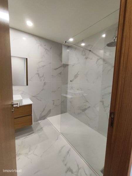 Moradia V3 3 frentes com piscina - Grande imagem: 4/7