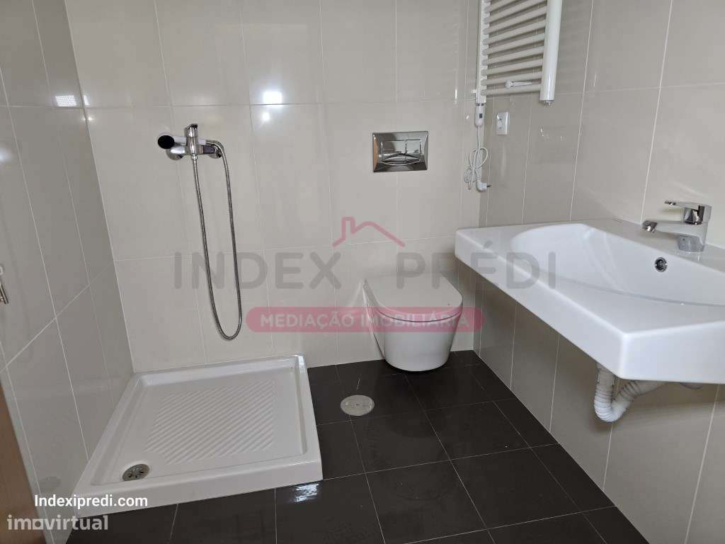 Apartamento T3 C/lugar de garagem de excelentes acabamentos-8