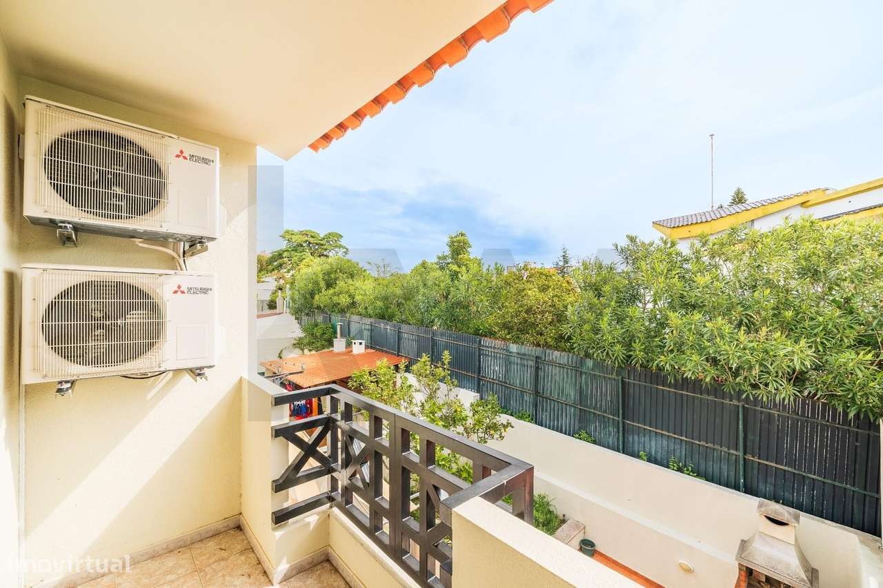 Moradia T3 em banda no Alto do Lagoal — luz natural, espaço e funciona-20