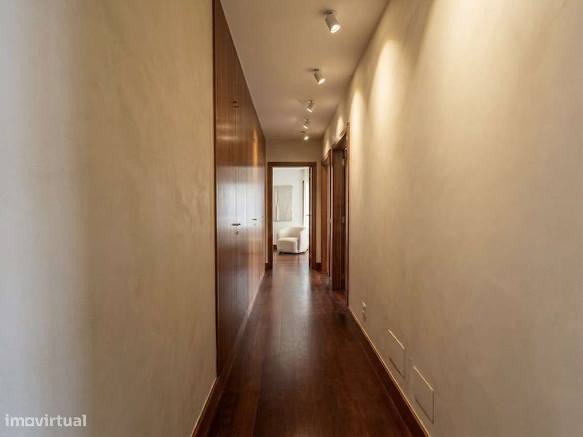 Apartamento t4 à venda na Rua Dom João I, 15938-3
