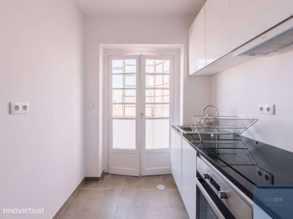 Apartamento T4 com Varanda no Último Piso em Alvalade Junto ao Camp...-4