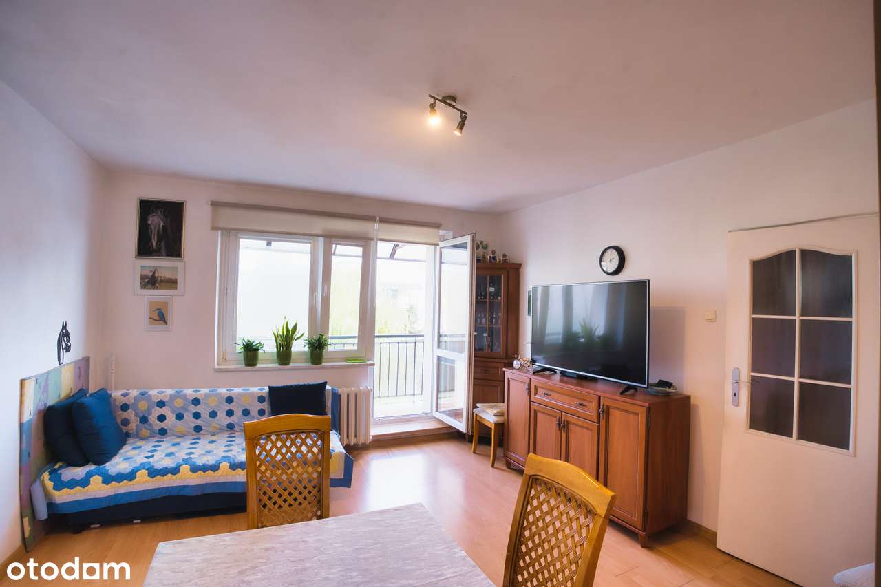 ładne M-3  47,5m2  blok  4 piętro  balkon  oś. Bartodzieje-0