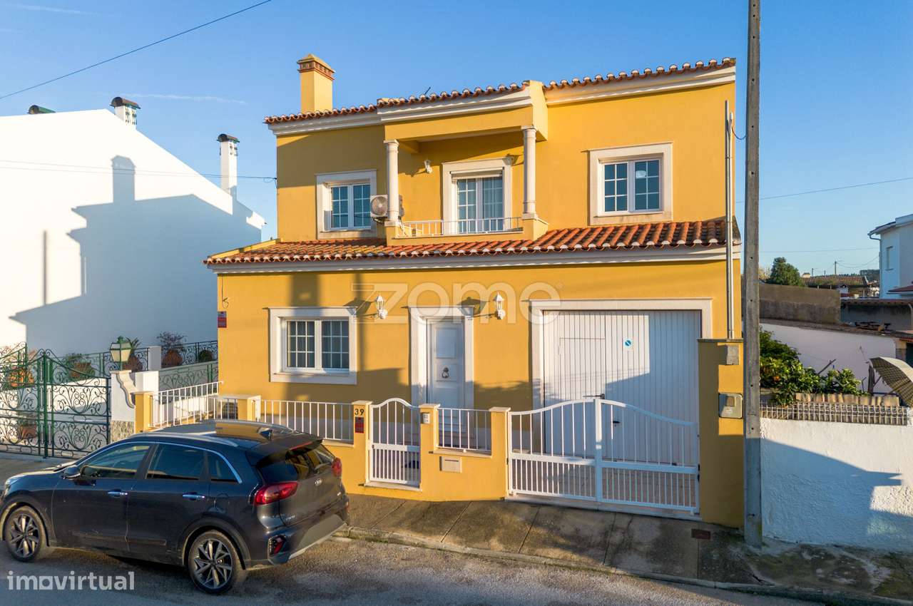 Moradia T3 com garagem, pátio e excelente exposição solar - Grande imagem: 2/32