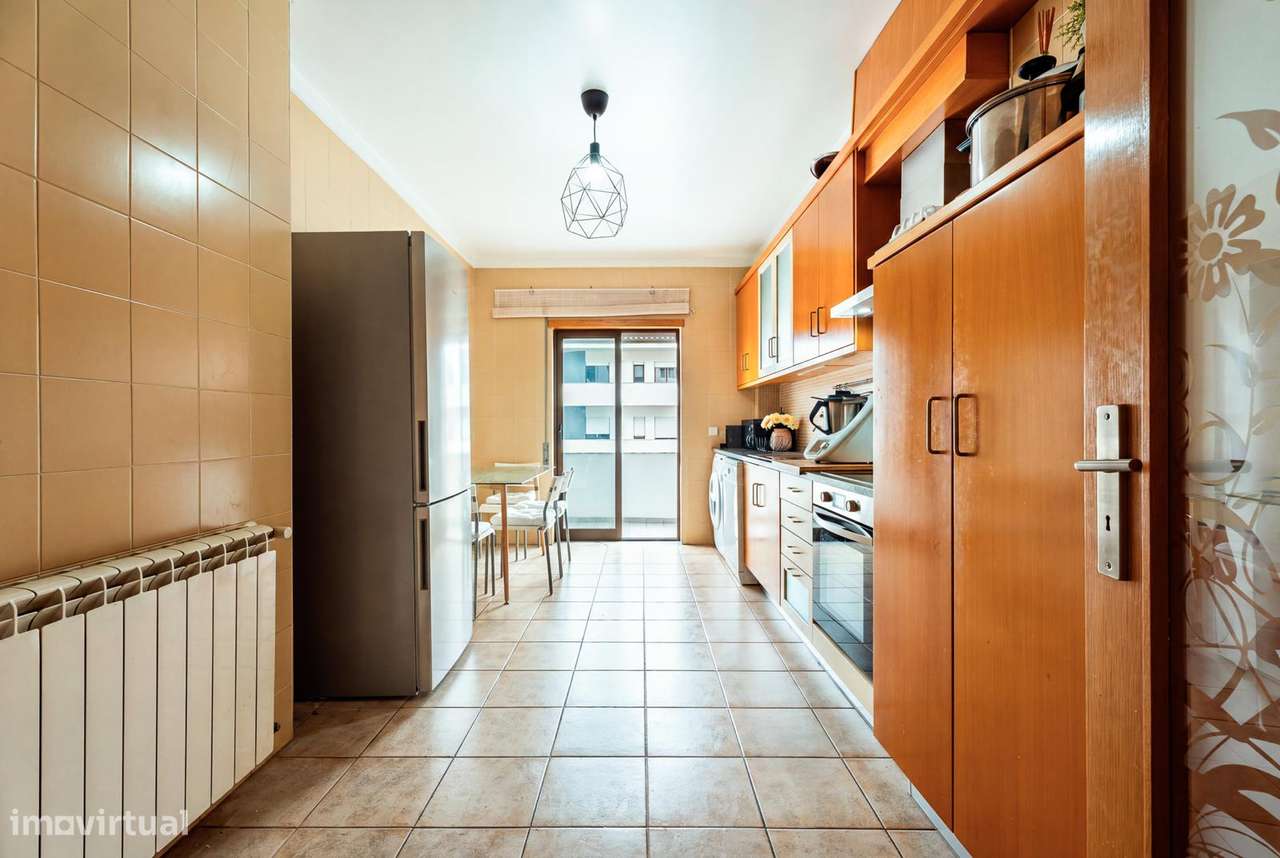 Apartamento T3, com vista castelo, na Urb. Vale do Mocho, em Leiria-21