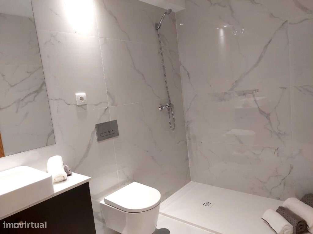 Apartamento T4 com 2 frentes, novo, com churrasqueira; piscina e pl...-49