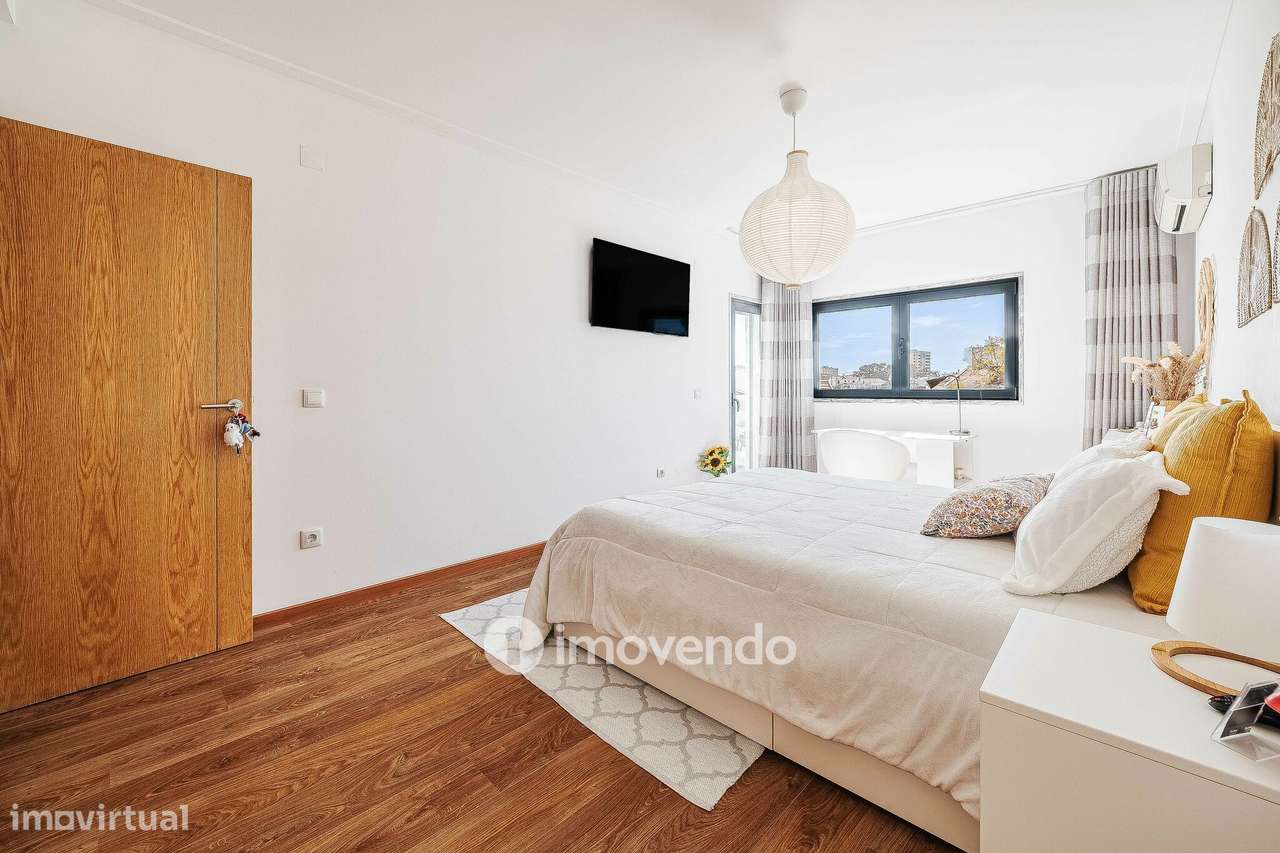 Apartamento T4 Duplex, com estacionamento e arrecadação, no Barreiro-36