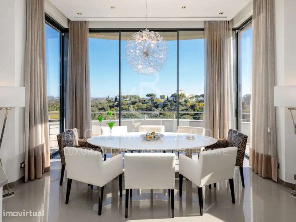 Moradia T5, de estilo senhorial, no Monte Rei, Algarve - Grande imagem: 4/31
