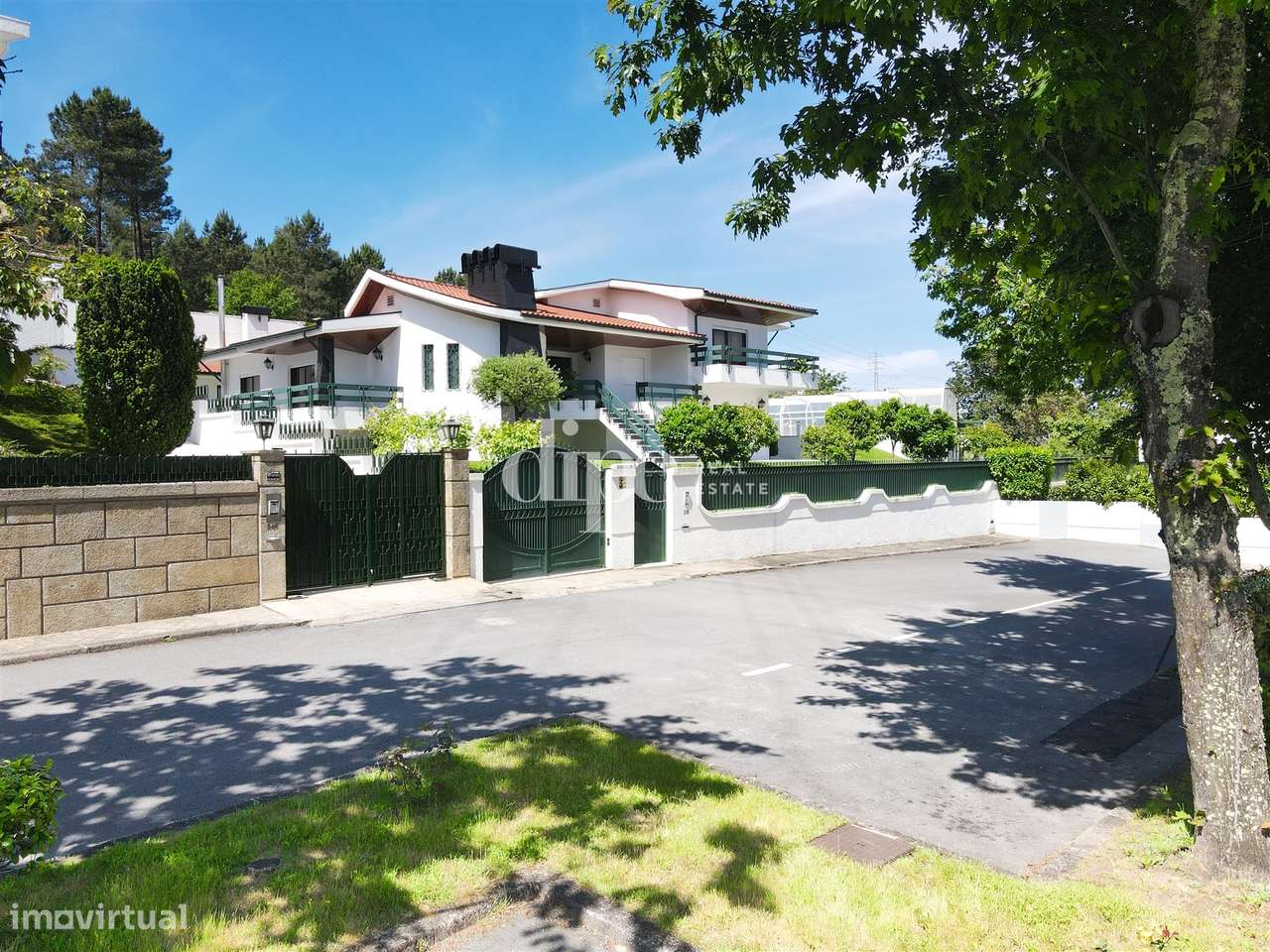 Fantástica moradia T5 com piscina, sauna e ginásio - Grande imagem: 2/22