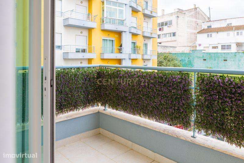 Apartamento T2 com elevador, lugar de estacionamento e arrecadação na-24