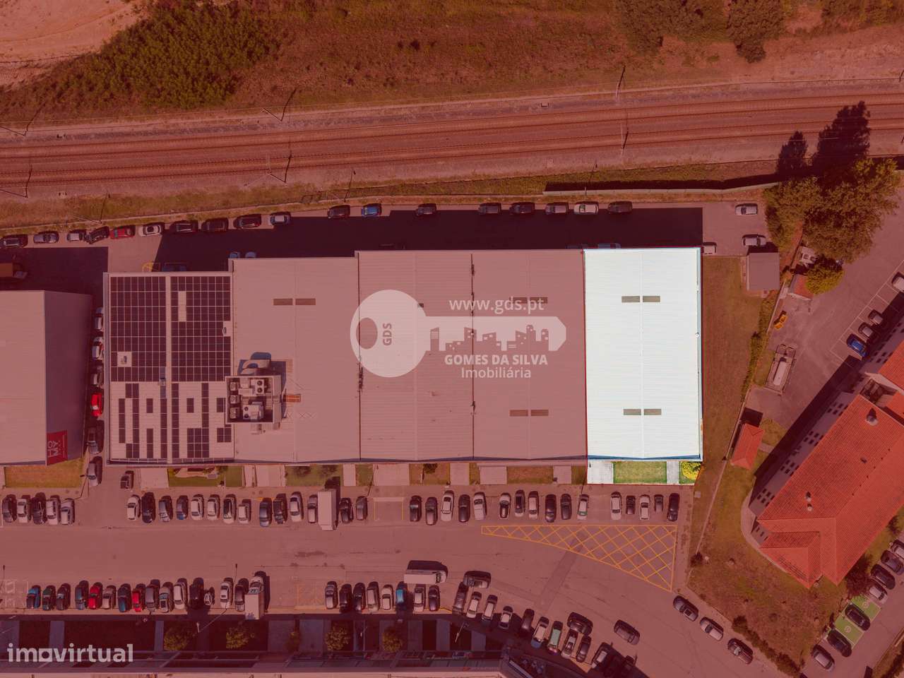 Pavilhão Comercial c/ área bruta de 1782m2 em Ferreiros-8