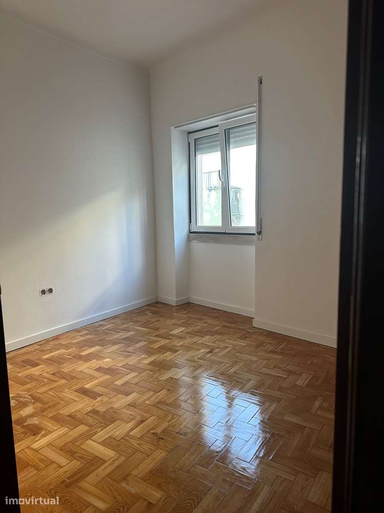 Apartamento T3+2, com 3 casas de banho e garagem-6