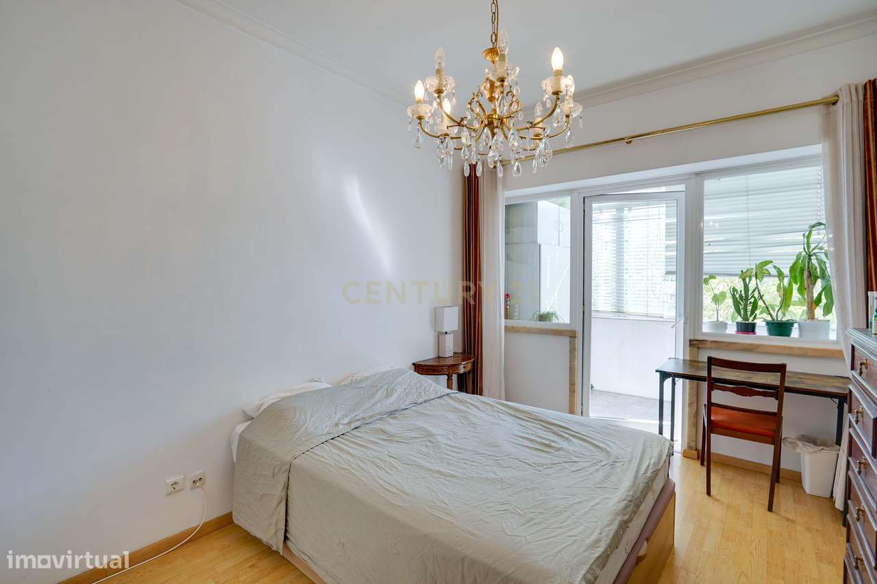 Apartamento T3 pleno de luminosidade em zona premium de Benfica-11