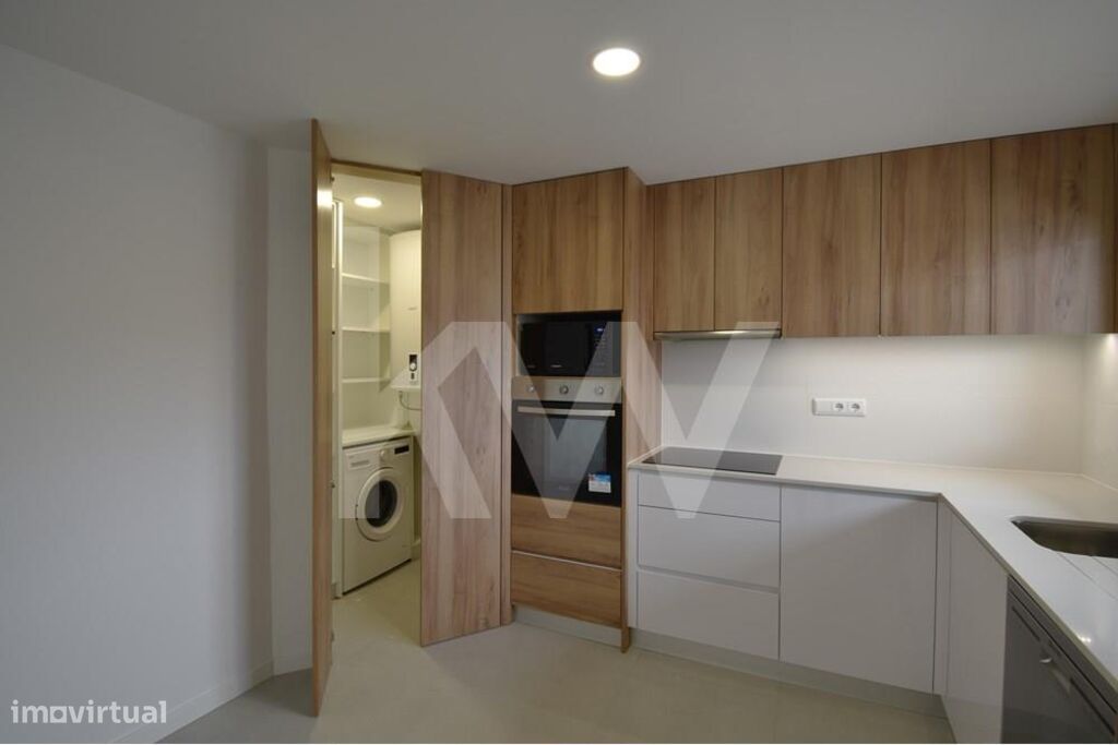 Apartamento T4 | Cozinha e lavandaria equipadas| Remodelado | Relvinha