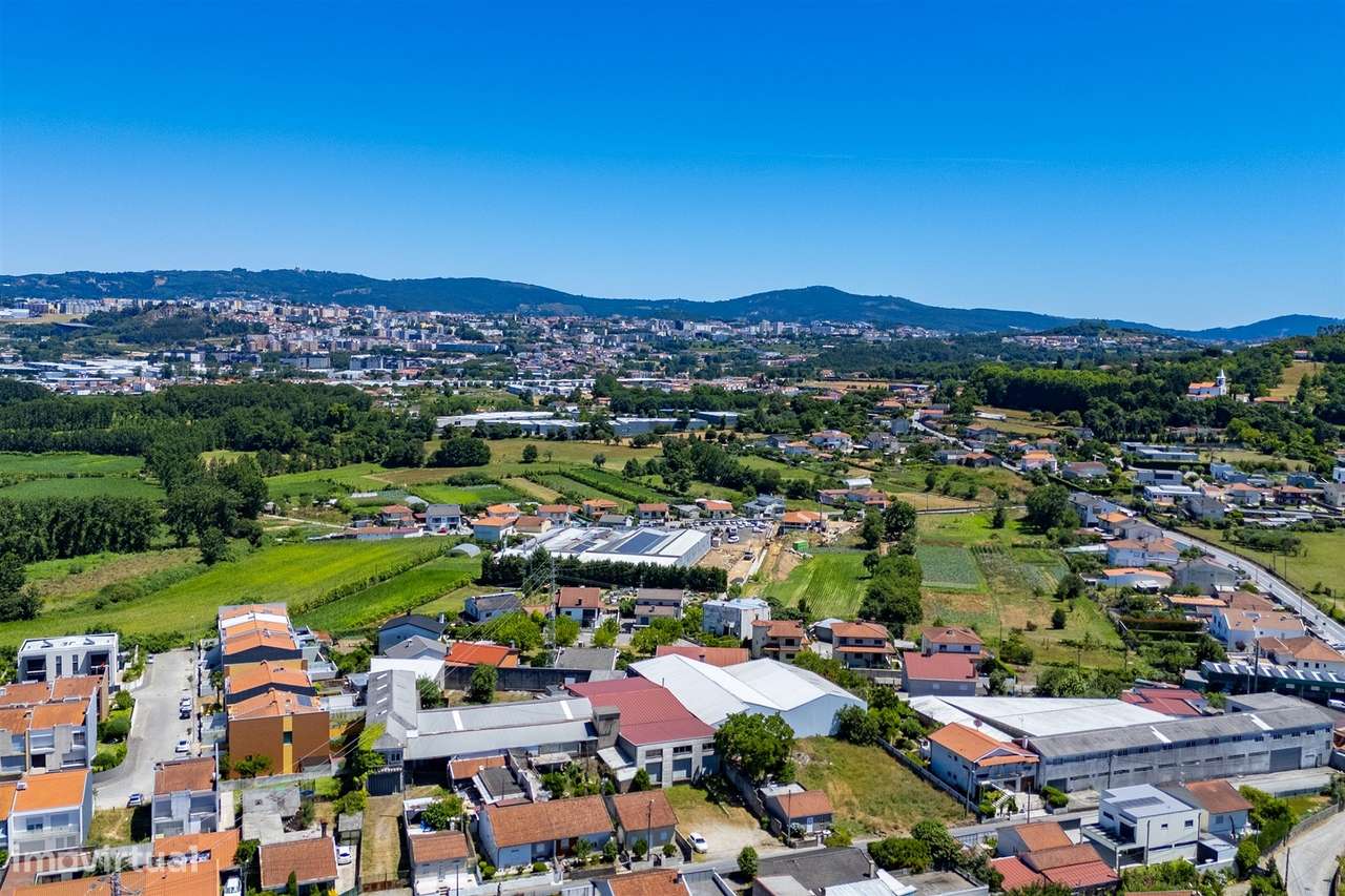 Conjunto de Pavilhões Industriais para Reabilitação | Parada de Tibães-29