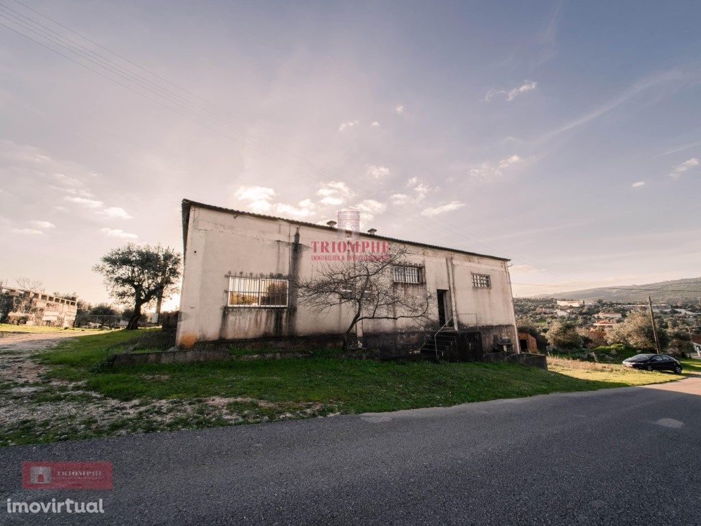 Armazém Industrial 2.100m2 de Terreno, Mendiga, Porto de Mós