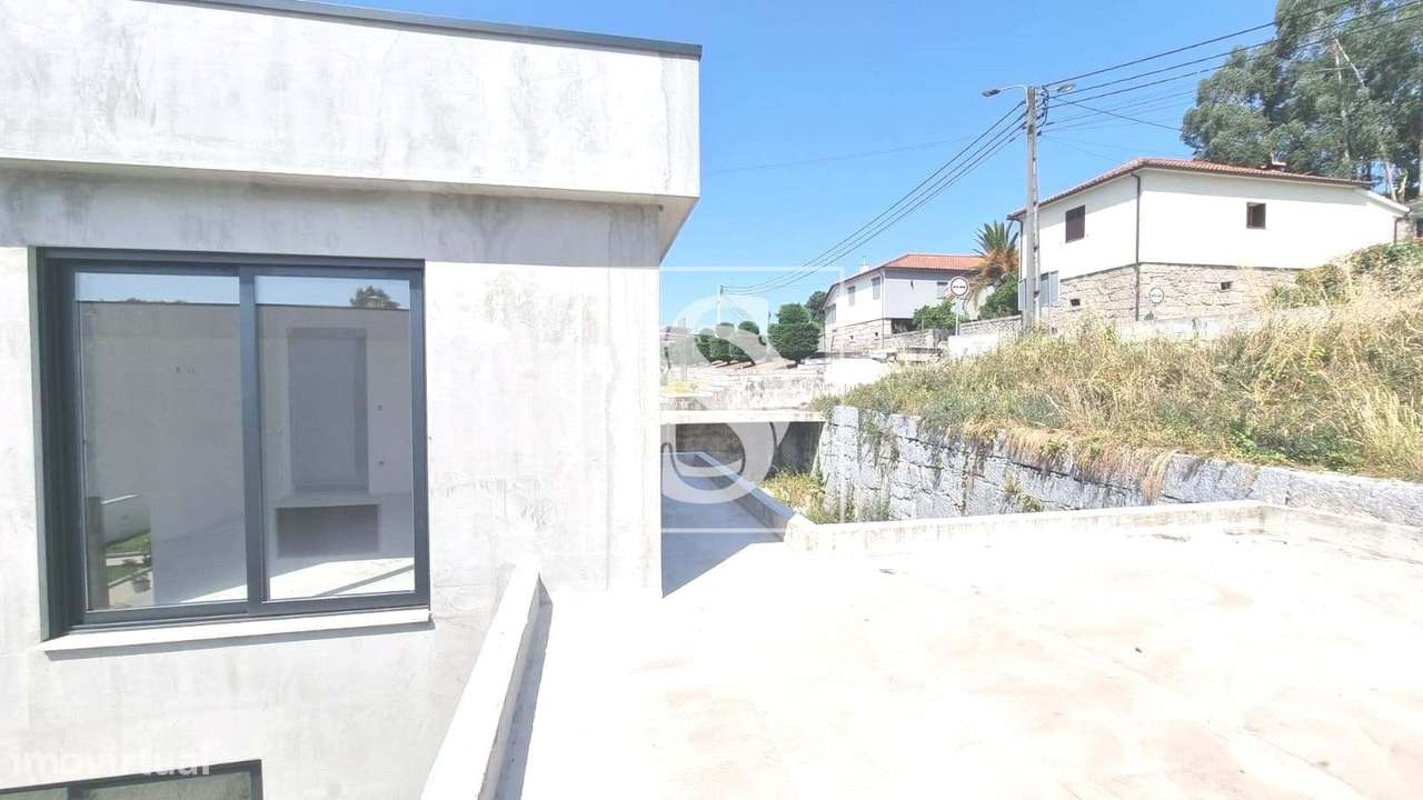 Moradia T3 independente, em construção, na Póvoa de Lanhoso-2