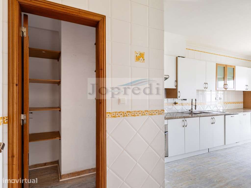 Apartamento T3 com 2 garagens em Box e 1 arrecadação-9