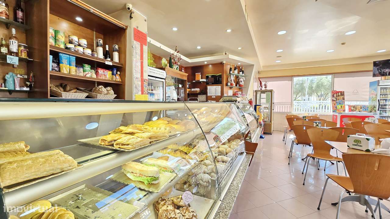 Amplo Espaço Comercial em Sarrazola – Cacia-4