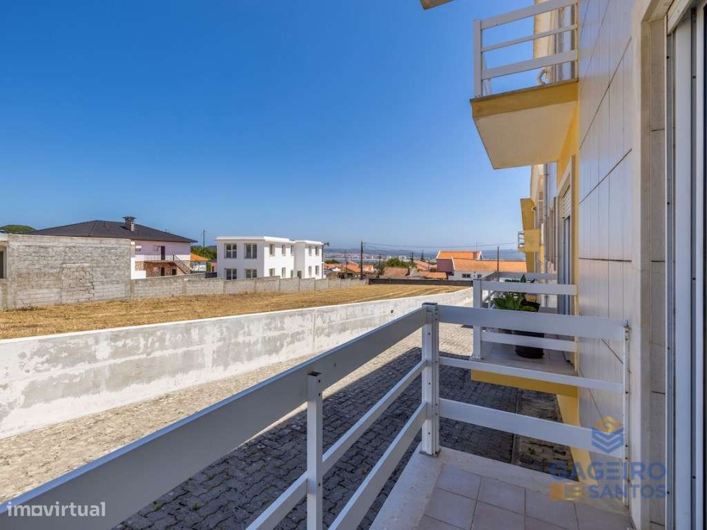 Apartamento T1 com garagem fechada a 950 metros da praia de Salir d...-3