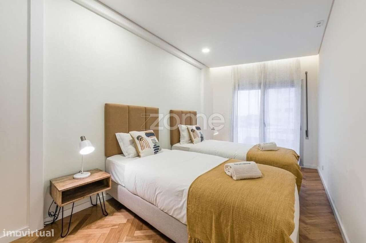 Apartamento luminoso T2+1 com varanda na Avenida Rodrigues de Freitas-12