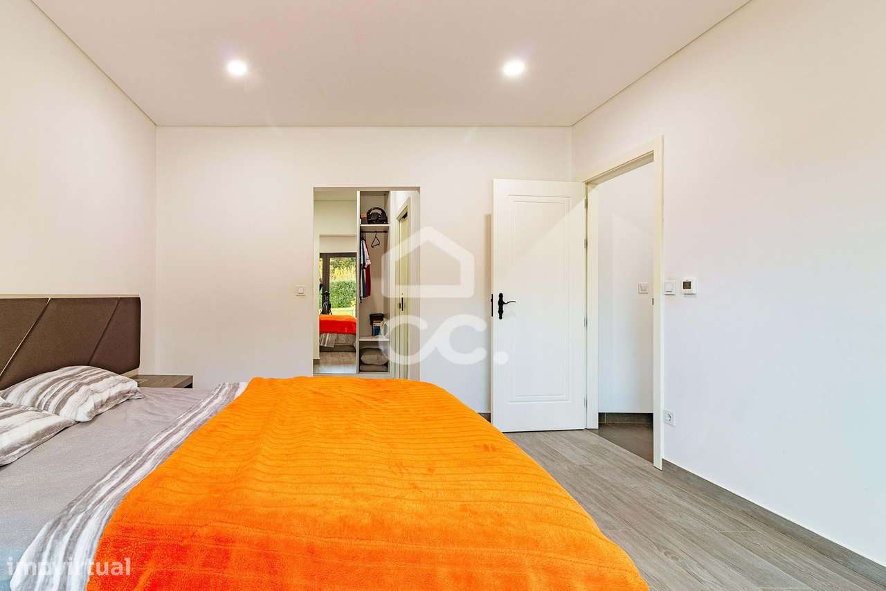 Moradia Térrea de Luxo com Cave | Conforto, Eficiência e Espaço Exteri-19