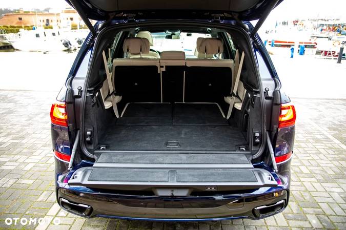 BMW X7 M50d sport - 28