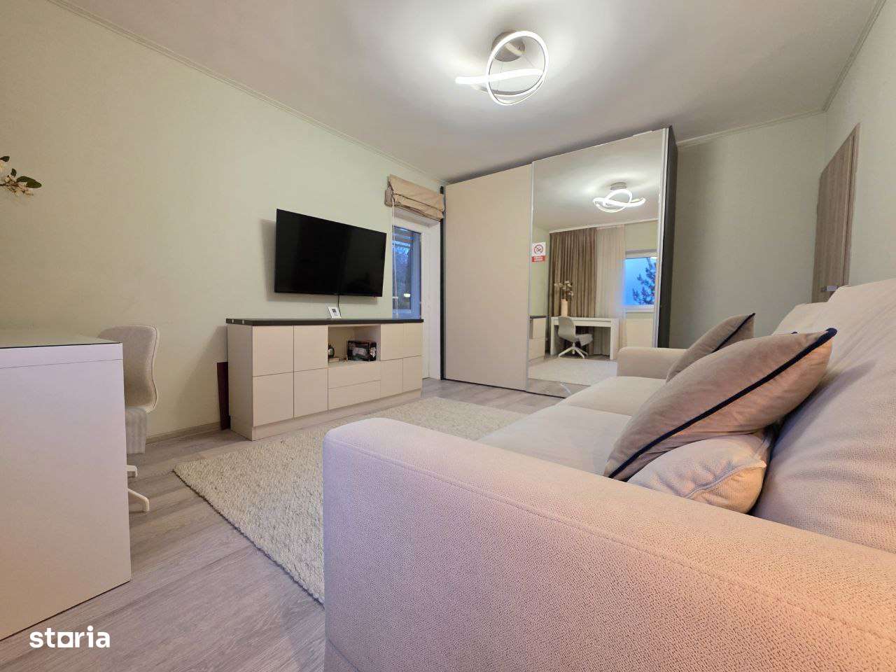 Apartament cu 2 camere de vanzare Central - Str. Crisan-0