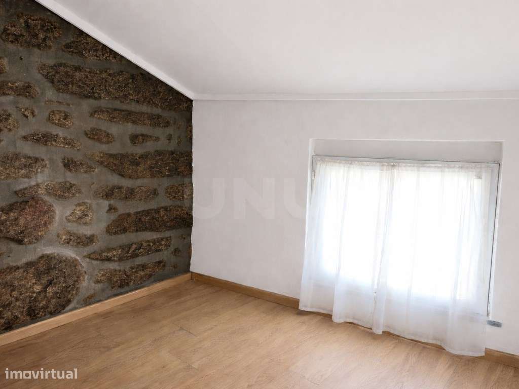 Muito Mais do Que Parece: Casa com traça tipicamente beirã. T1 com ...-13