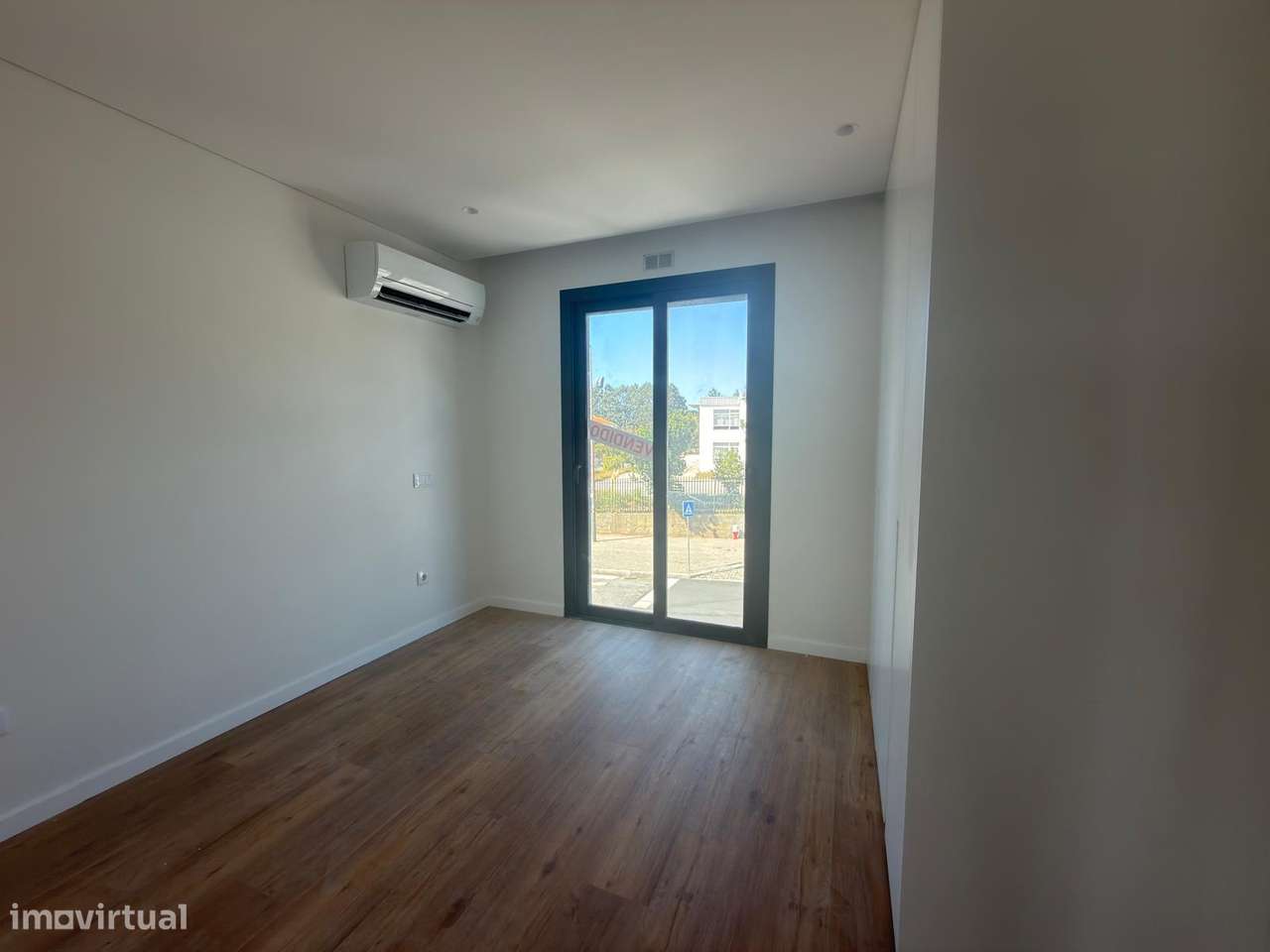 Moradia em Banda V3 Nova c/ Terraço na Madalena-22