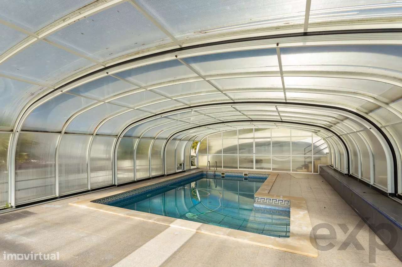 Moradia de Prestígio com Piscina-37