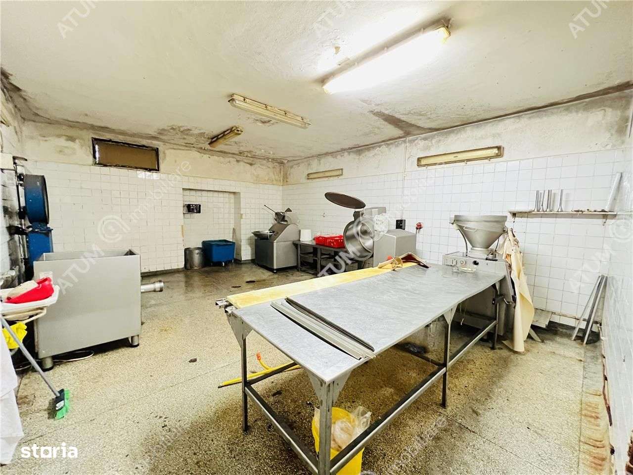 Spatiu comercial de 380 mp utili si teren 683 mp zona Terezian Sibiu - Imagine principală: 5/10