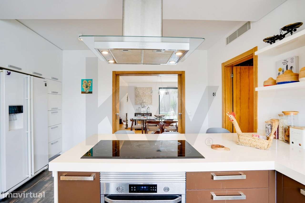 Moradia Contemporânea T3+1 com Piscina em Condomínio Fechado Exclusivo-4