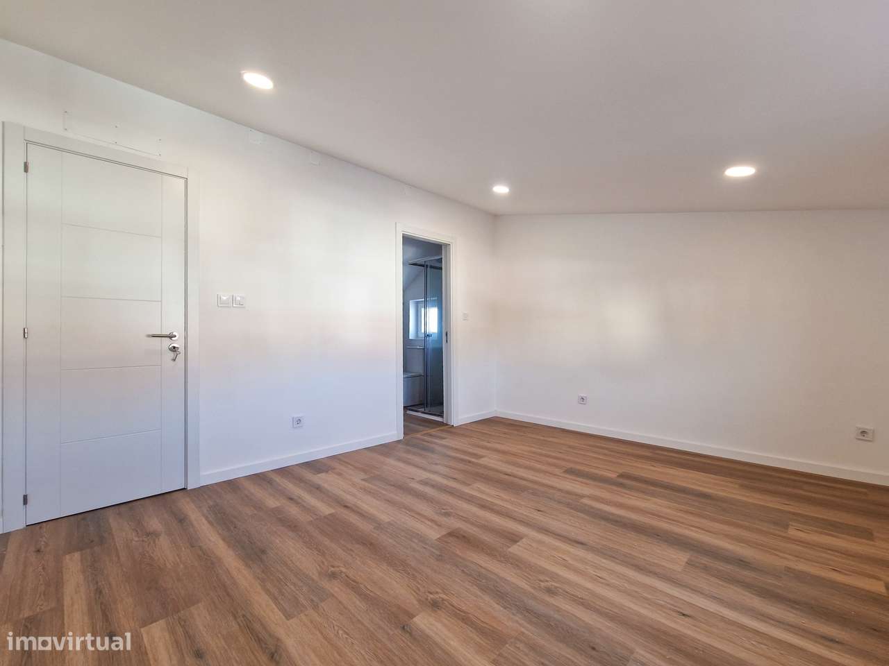 Moradia 4 ass. totalmente remodelada - possibilidade de quarto no r/c-18