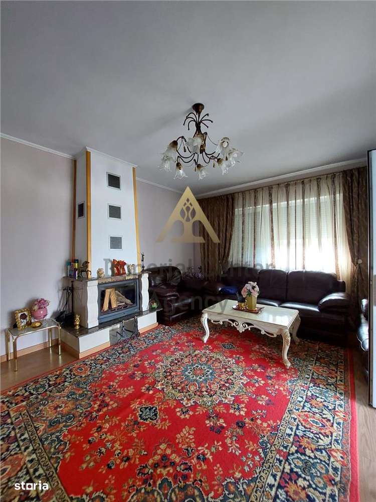 Vila de vanzare P+1 si  4200 mp teren in Com Livezi-2