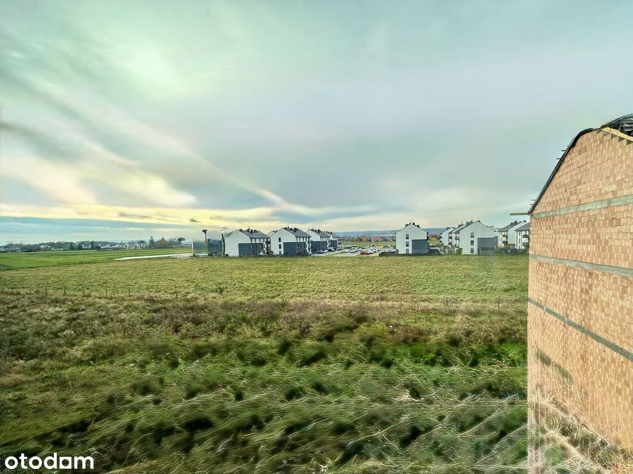 Tak tanio dawno nie było USTAWNA kawalerka w balkonem z niskiej cenie.-0