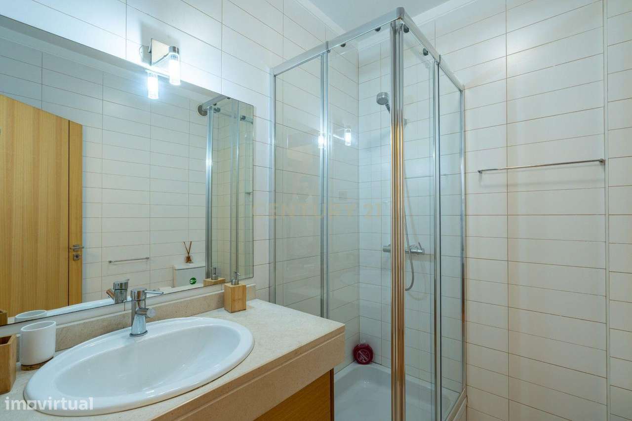 Excelente Apartamento T2 com elevador e garagem-5