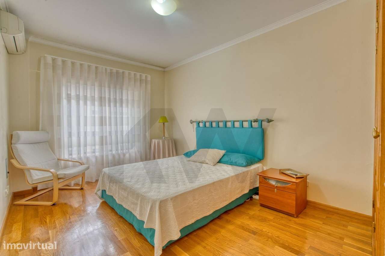 Apartamento T4 Massamá-12