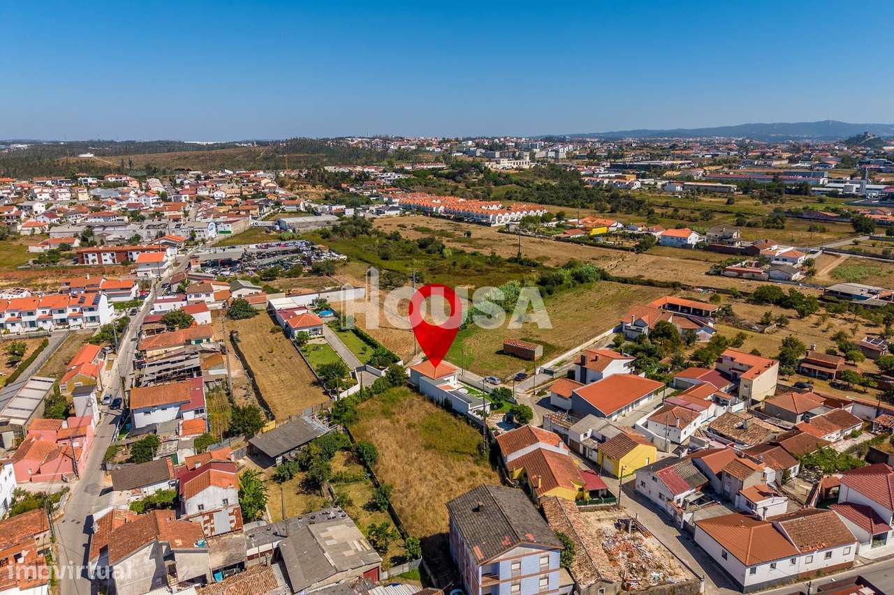 Moradia T4 térrea totalmente renovada na Gândara dos Olivais-54