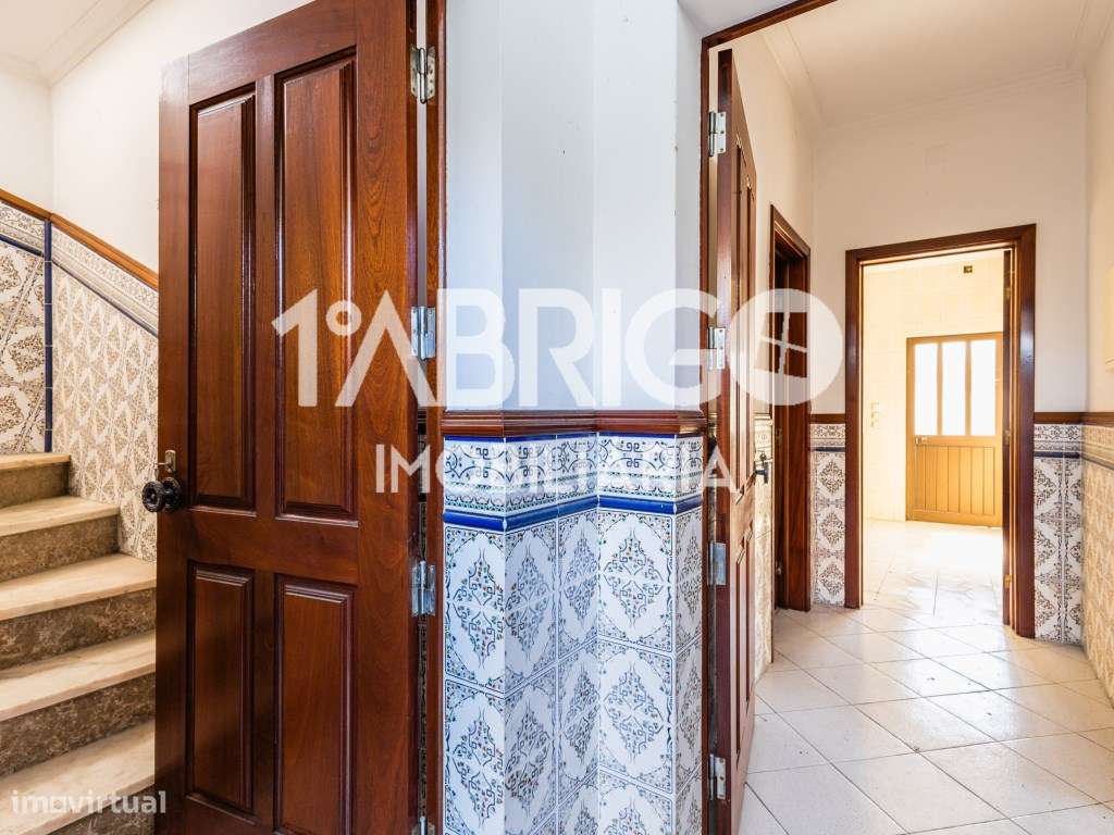 Moradia T4, perto do centro da cidade da Marinha Grande-5