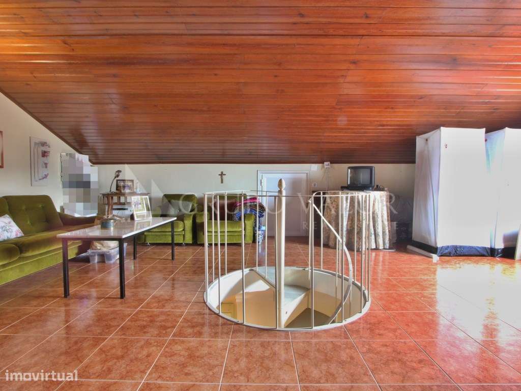 Moradia T4 com Garagem e Logradouro de 200m2 - Algueirão Mem Martins-31