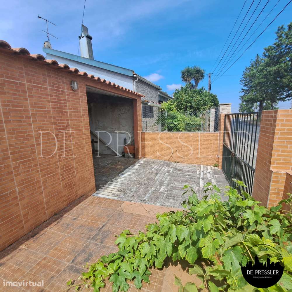 Excelente Moradia Isolada em Santo António da Charneca - Barreiro-7