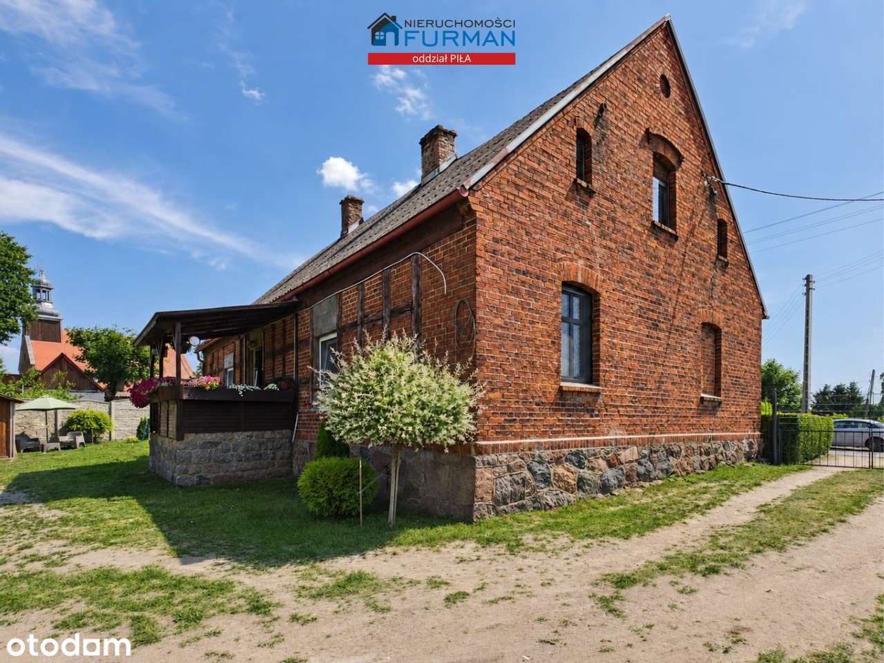 Urokliwy dom z cegły obok jeziora Stryjewo