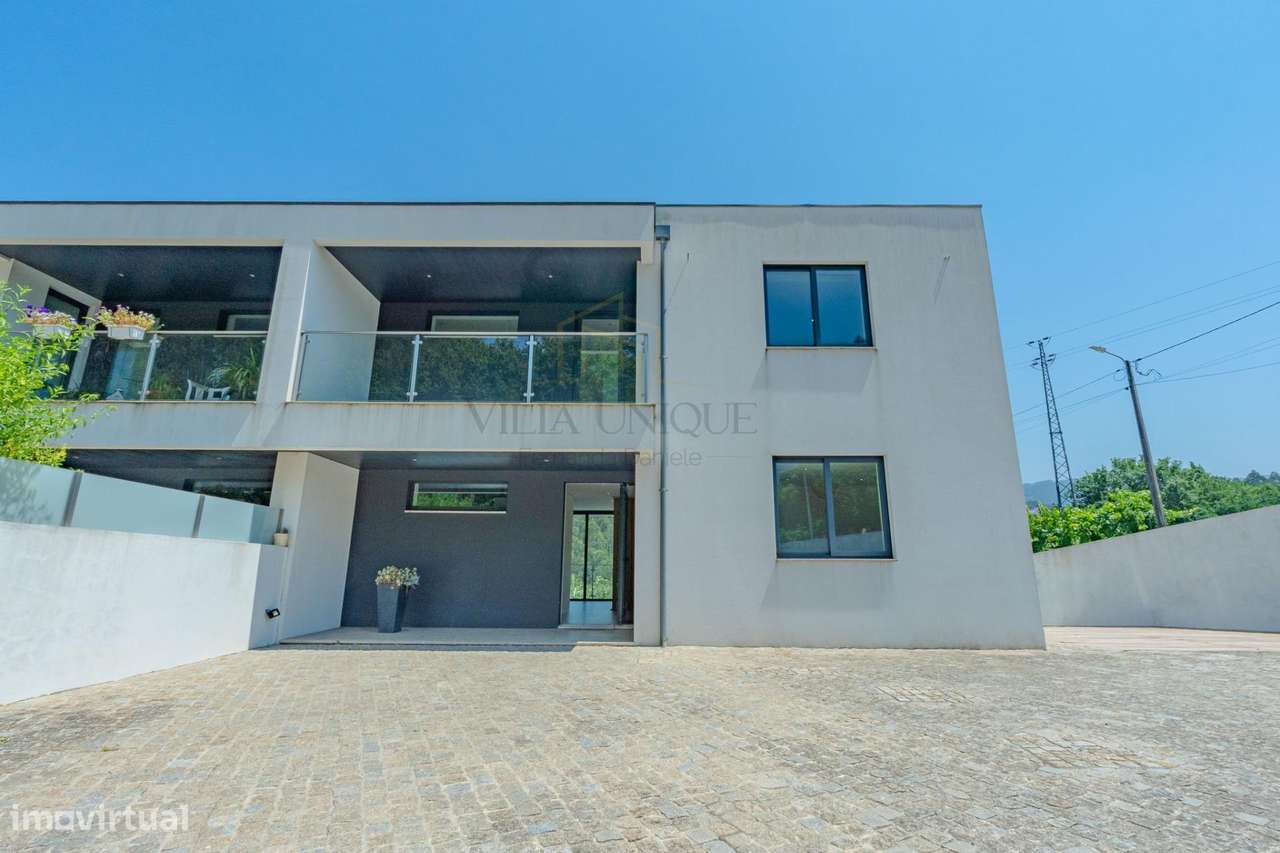 Moradia T4 Moderna com 3 Suítes em Terreno de 460m2-52