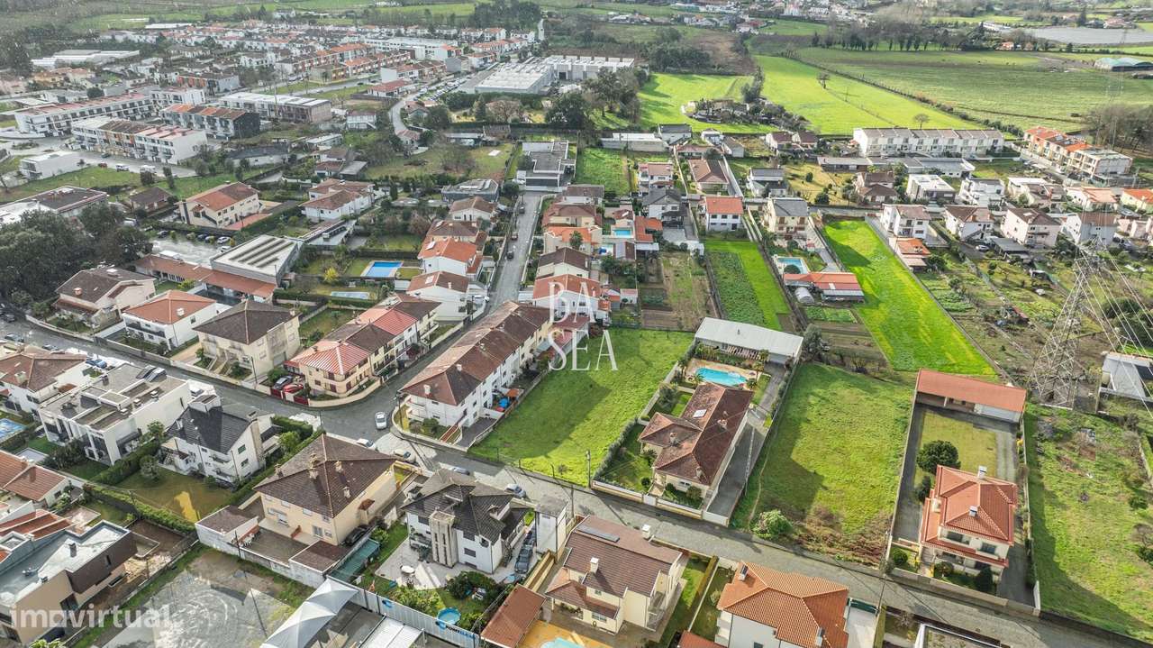Lote de Terreno Urbano com 1.534m2 para construção de Moradia Individu-6
