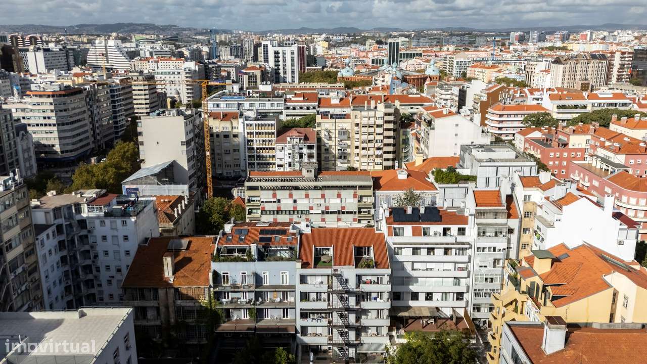 Apartamento T2 com 4 terraços e garagem nas Avenidas Novas, Lisboa-54