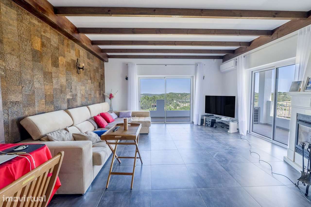 CASA DE CAMPO RENOVADA COM 4 QUARTOS, PISCINA E 1,5 HECTARES DE TERREN - Grande imagem: 4/50