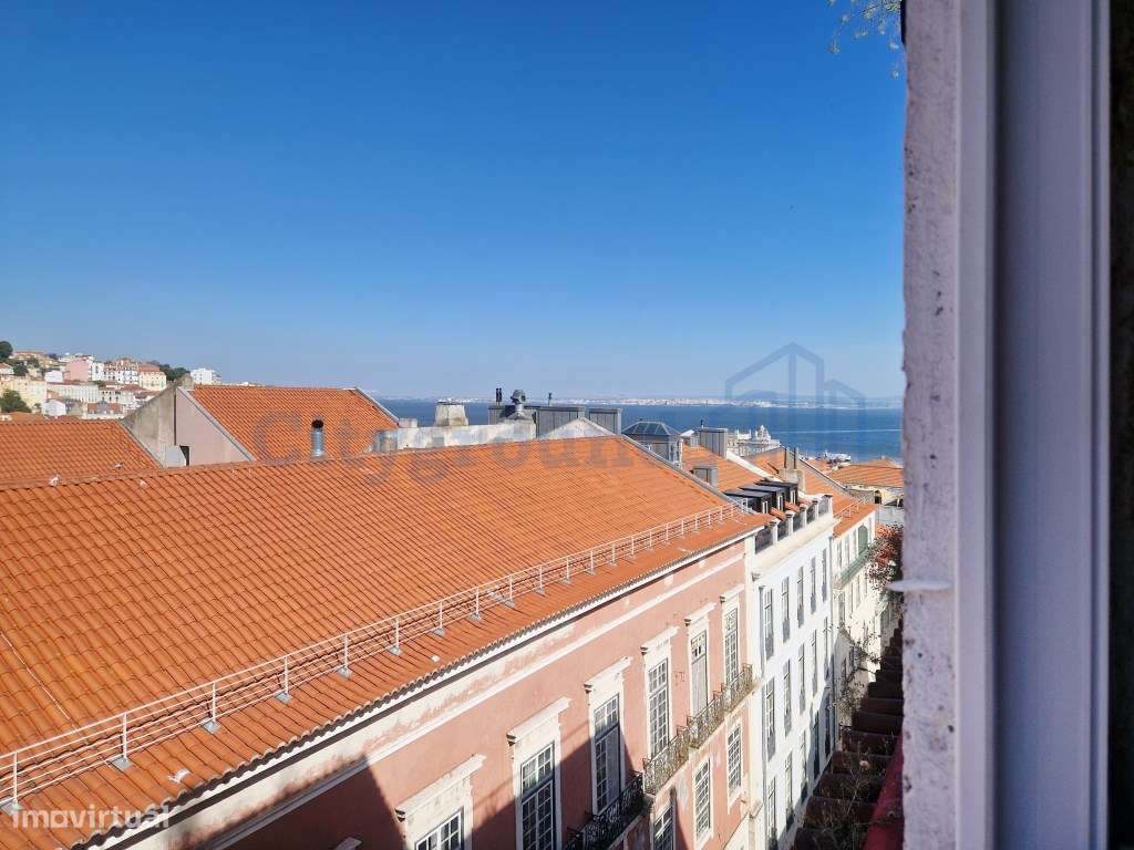 Apartamento T2+2 no Largo do Carmo-14