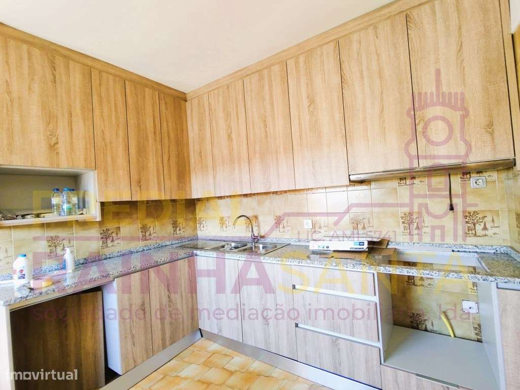 T3 com sótão dividido . todas as divisões tem luz natural. - Grande imagem: 1/16