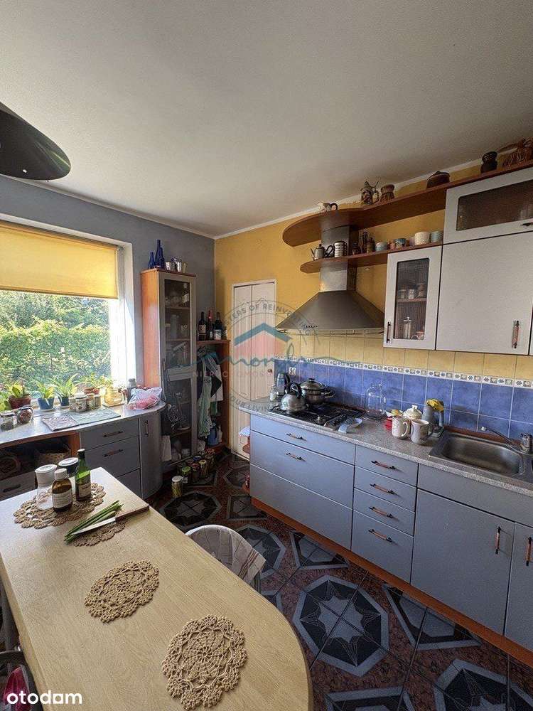 Duży dom w lubianej okolicy w okazyjnej cenie!-8